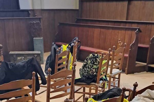‘Waarom ligt er zand op de grond?’ Kinderenstemmen van de basisschool aan het woord met het kerk-schoolpad